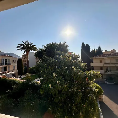 2p Calme, Parking, Proche Centre Apartmán *