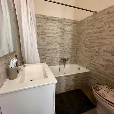 Apartmán 2p Calme, Parking, Proche Centre *